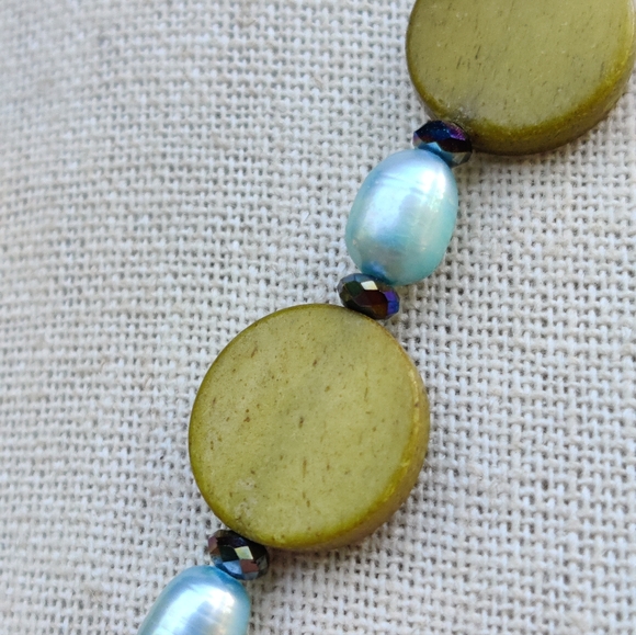 Blue freshwater pearl , agate, serpentine and crystal necklace - Picture 6 of 13